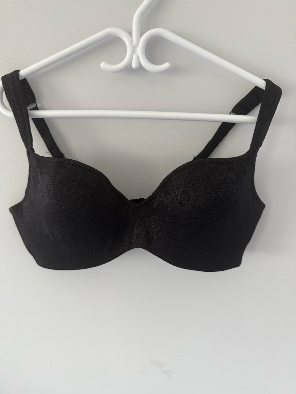 Wonderbra Black Floral-Texture Full Coverage Bra